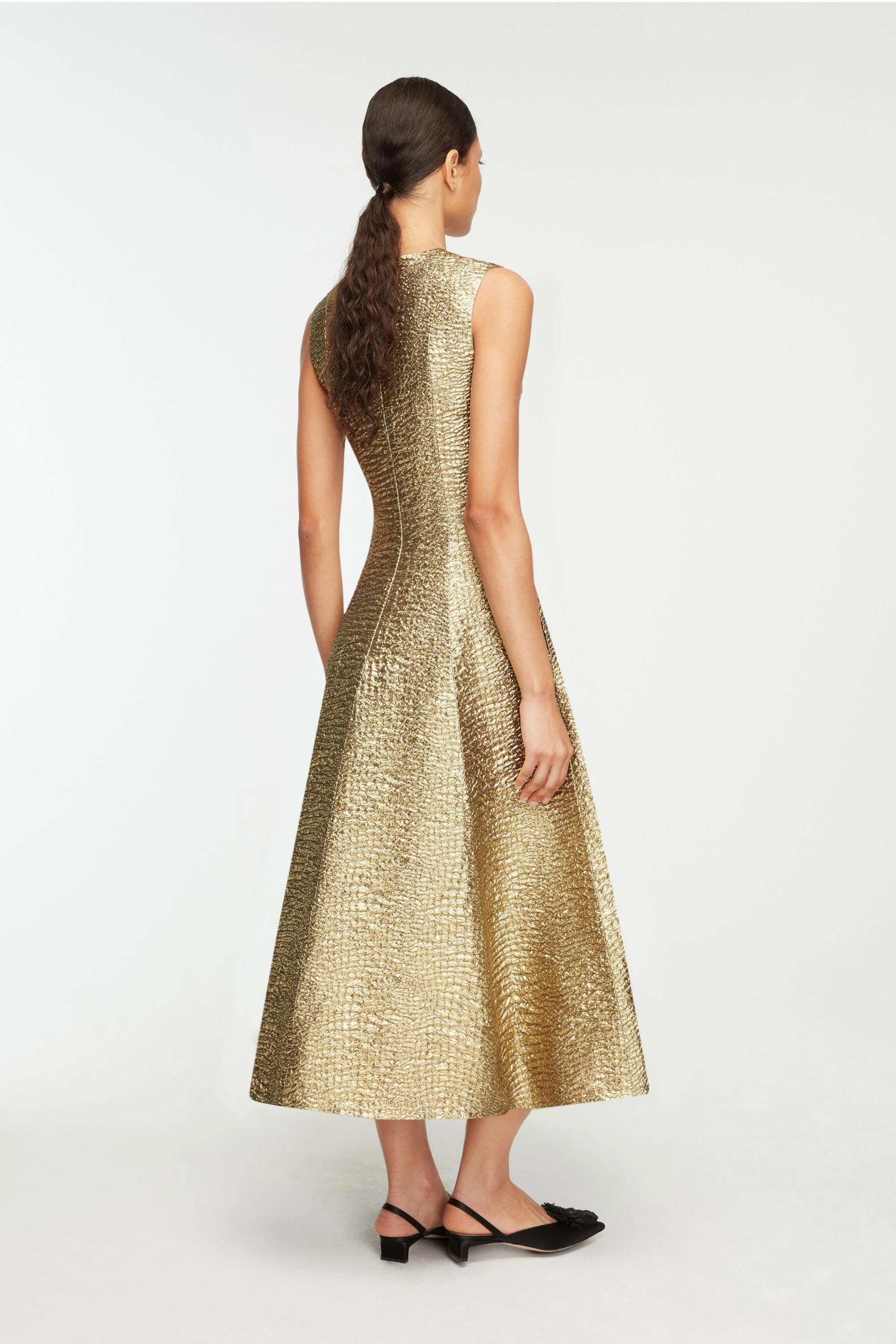 Mara Dress In Gold Metallic Seersucker - Image 4